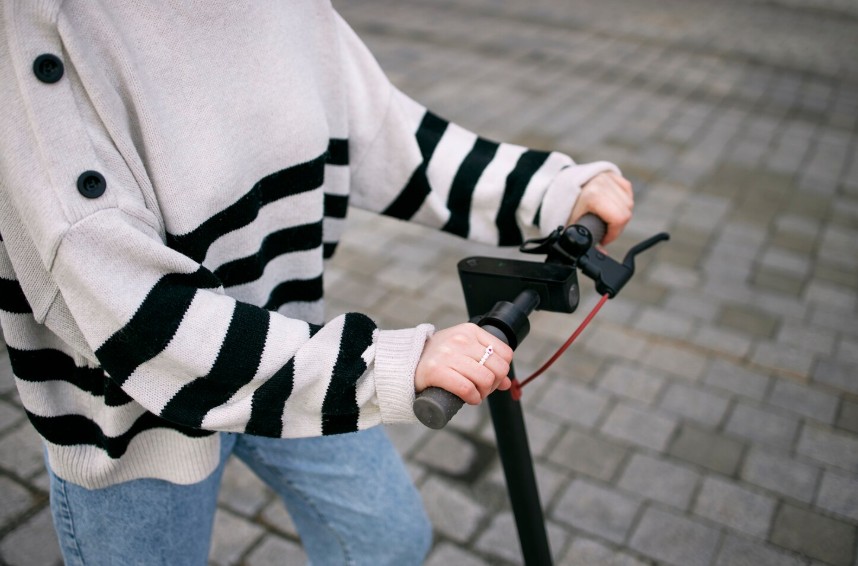 Cómo limpiar tu patinete eléctrico sin estropearlo